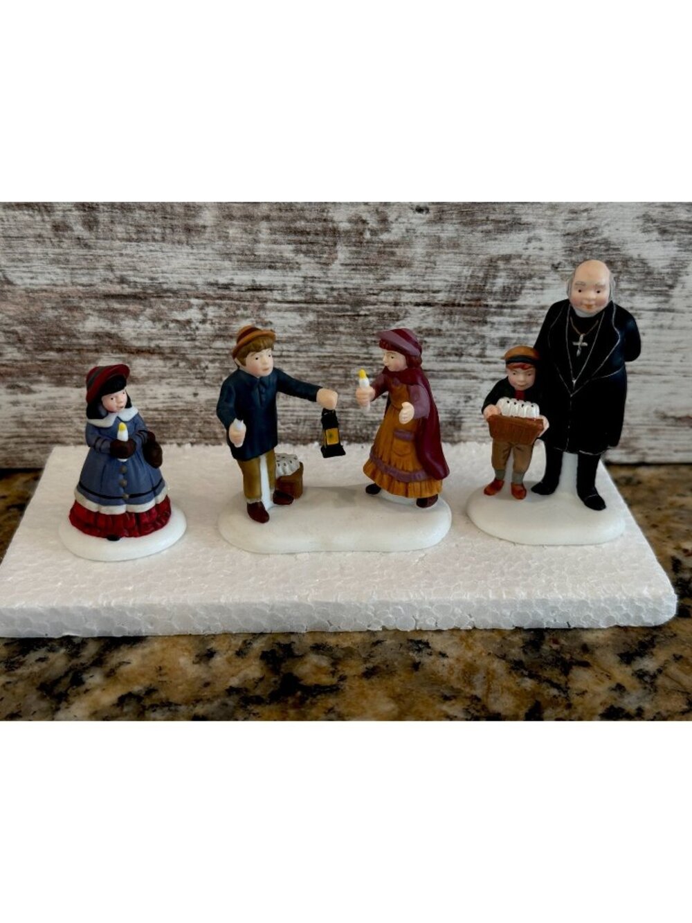 A Peaceful Glow on Christmas Eve, Dept 56 - Dickens Village 58300 Retired